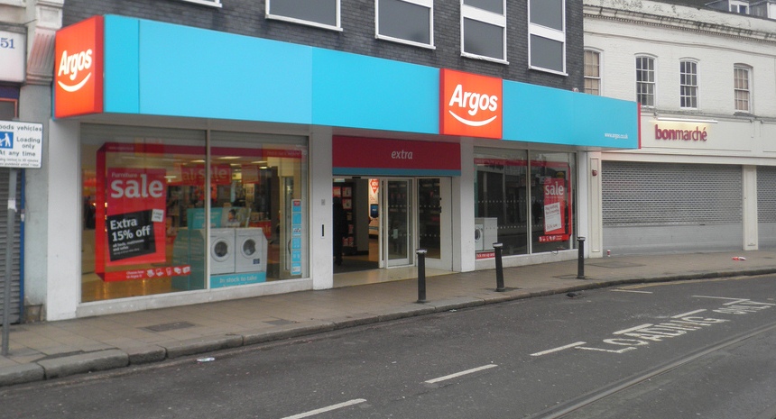 Manchester Argos staff join national 24-hour strike in protest over ...