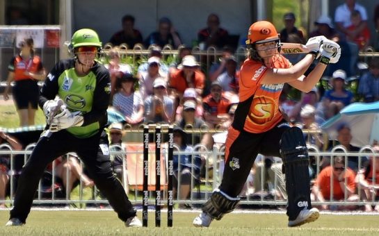 kate cross batting in the WBBL