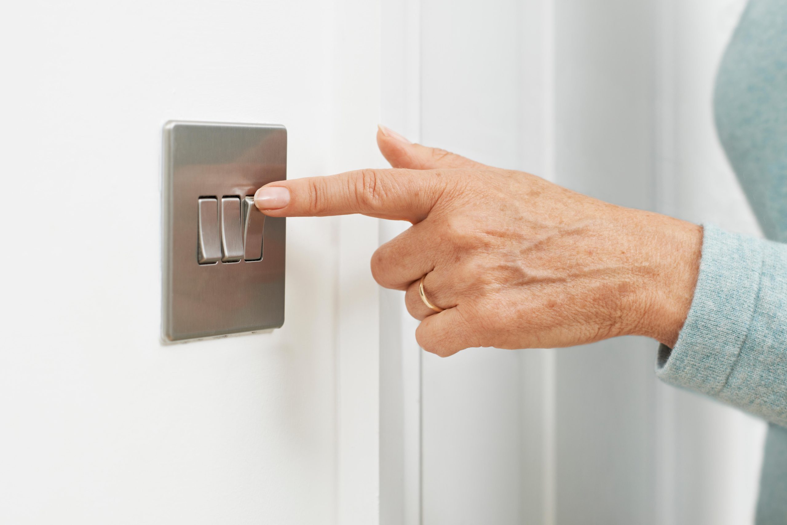 UK's top energy saving methods revealed in new poll - Vimarsana News