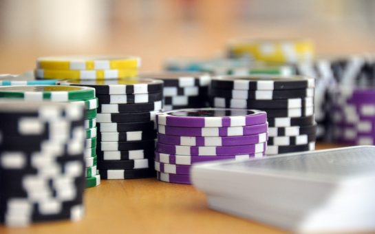 Image of Coloured Casino Chips (Credit: Free to use from Pixabay)