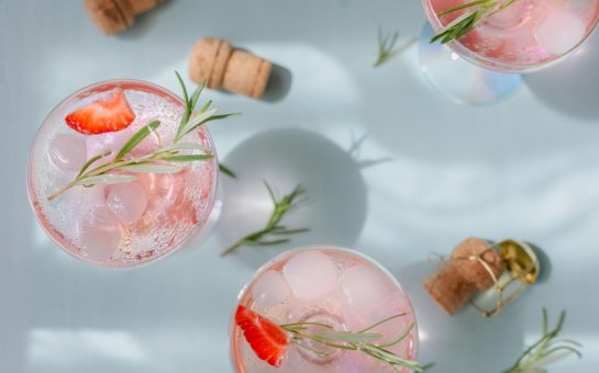 Summer cocktail with sparkling wine (Credit: Free to use)