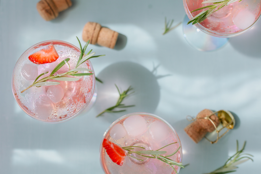 Summer cocktail with sparkling wine (Credit: Free to use)
