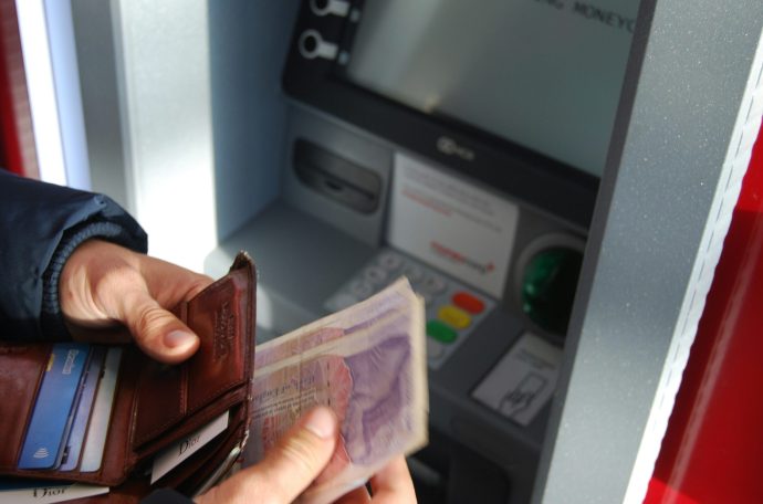 English cash machine and withdrawal